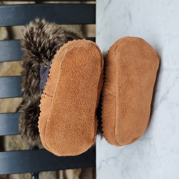 RESTORATION HARDWARE ARTIC FOX BABY BOOTIES - Picture 5 of 11